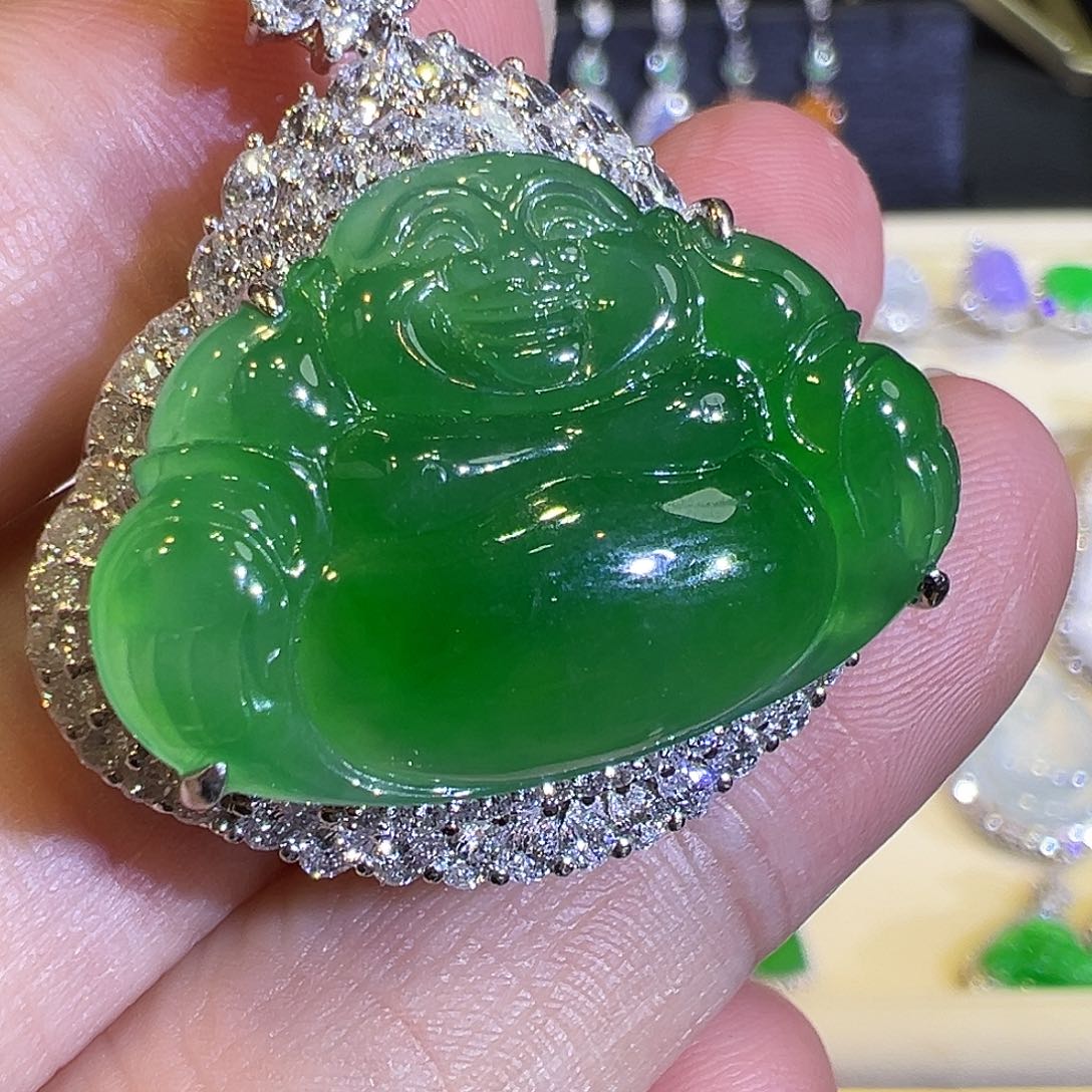 翡翠颈饰18K金镶嵌高冰种正阳绿佛公满色