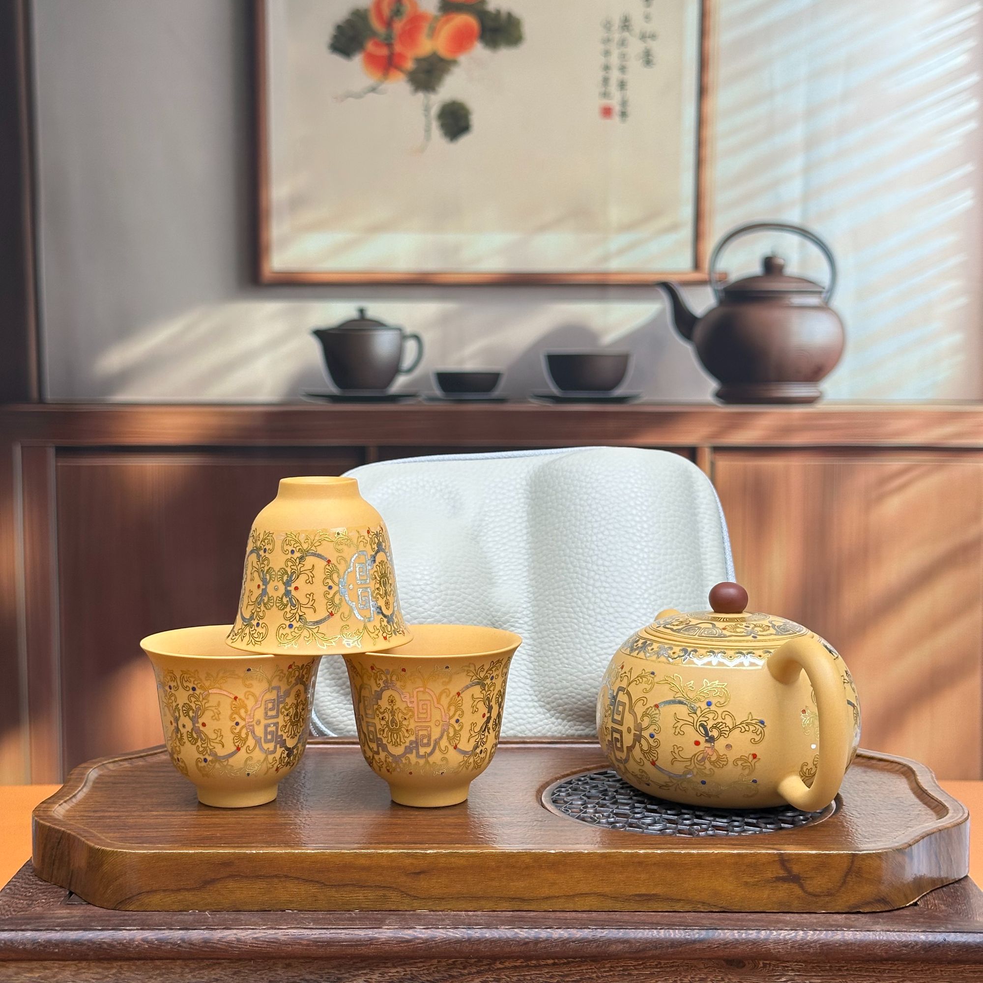 KZH0108-黄段泥金银措凤鸣西施壶带三杯旅行茶具加茶盘