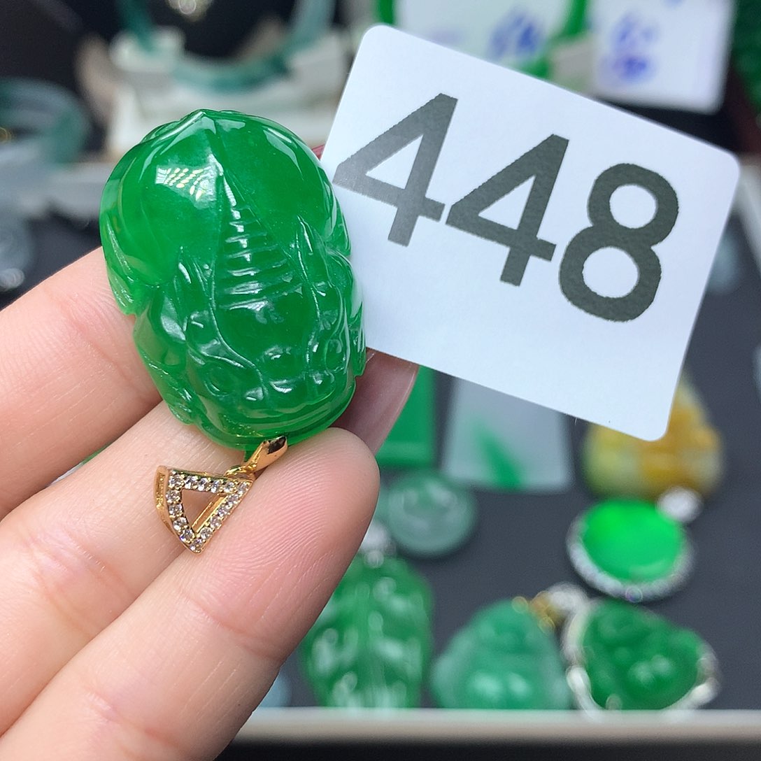 翡翠吊坠(赠链)未镶嵌翡翠