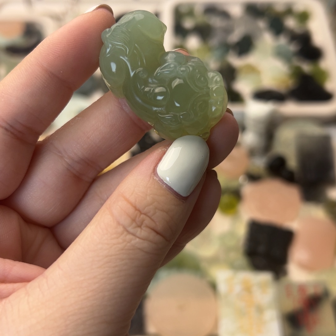 蛇纹石玉颈饰合金
