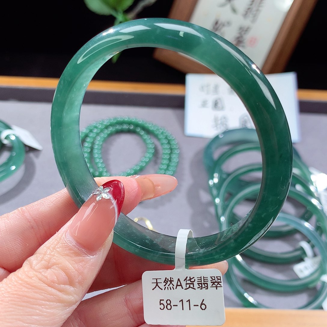 翡翠手镯（圆镯）未镶嵌