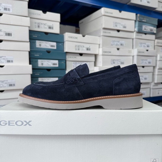 GEOX男士翻毛皮软面平底鞋 U25EED C4002