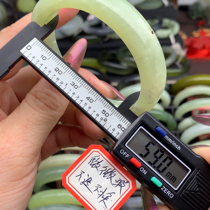 蛇纹石玉手镯未镶嵌605