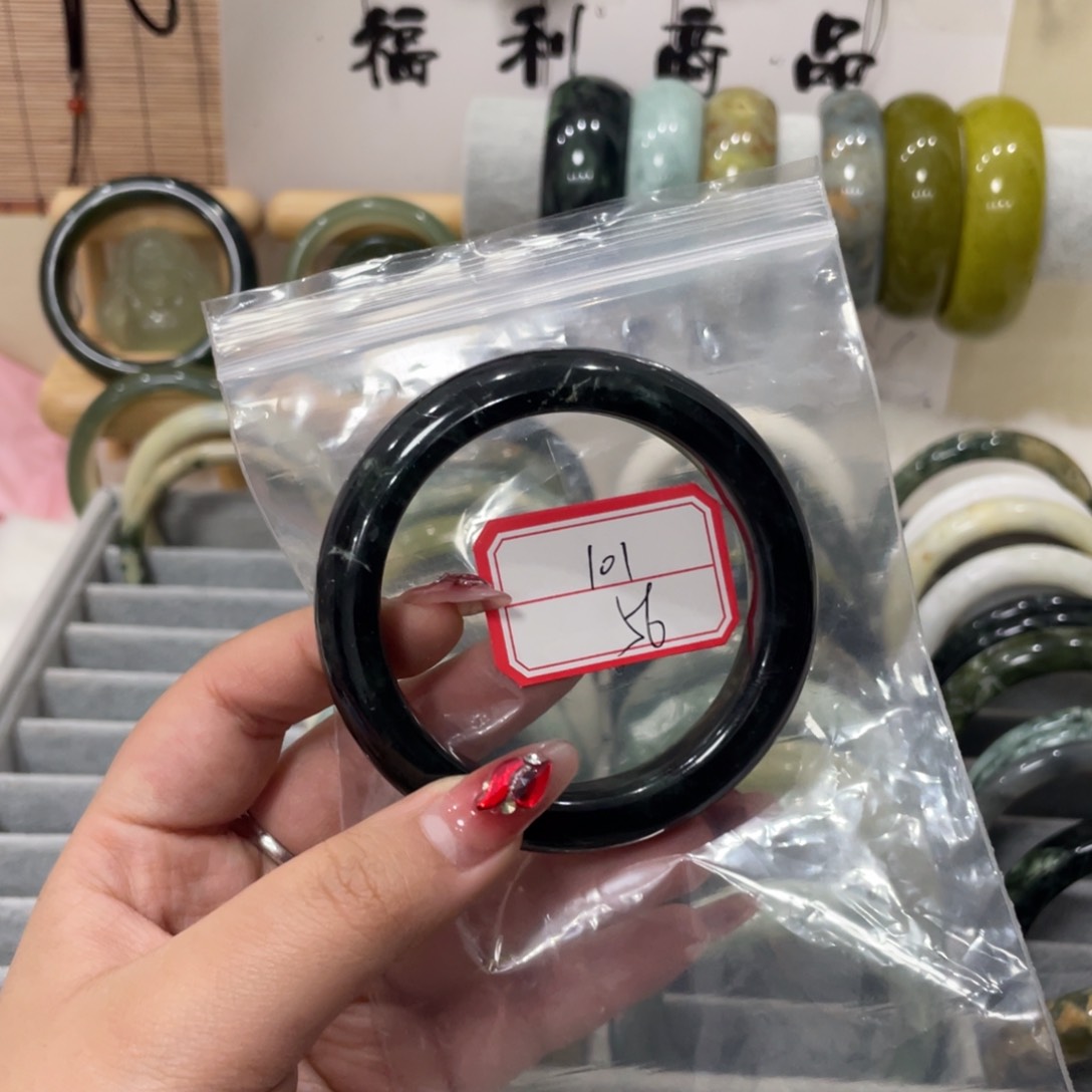 蛇纹石玉手镯未镶嵌