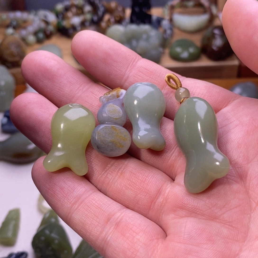 颈饰未镶嵌和田玉艾*