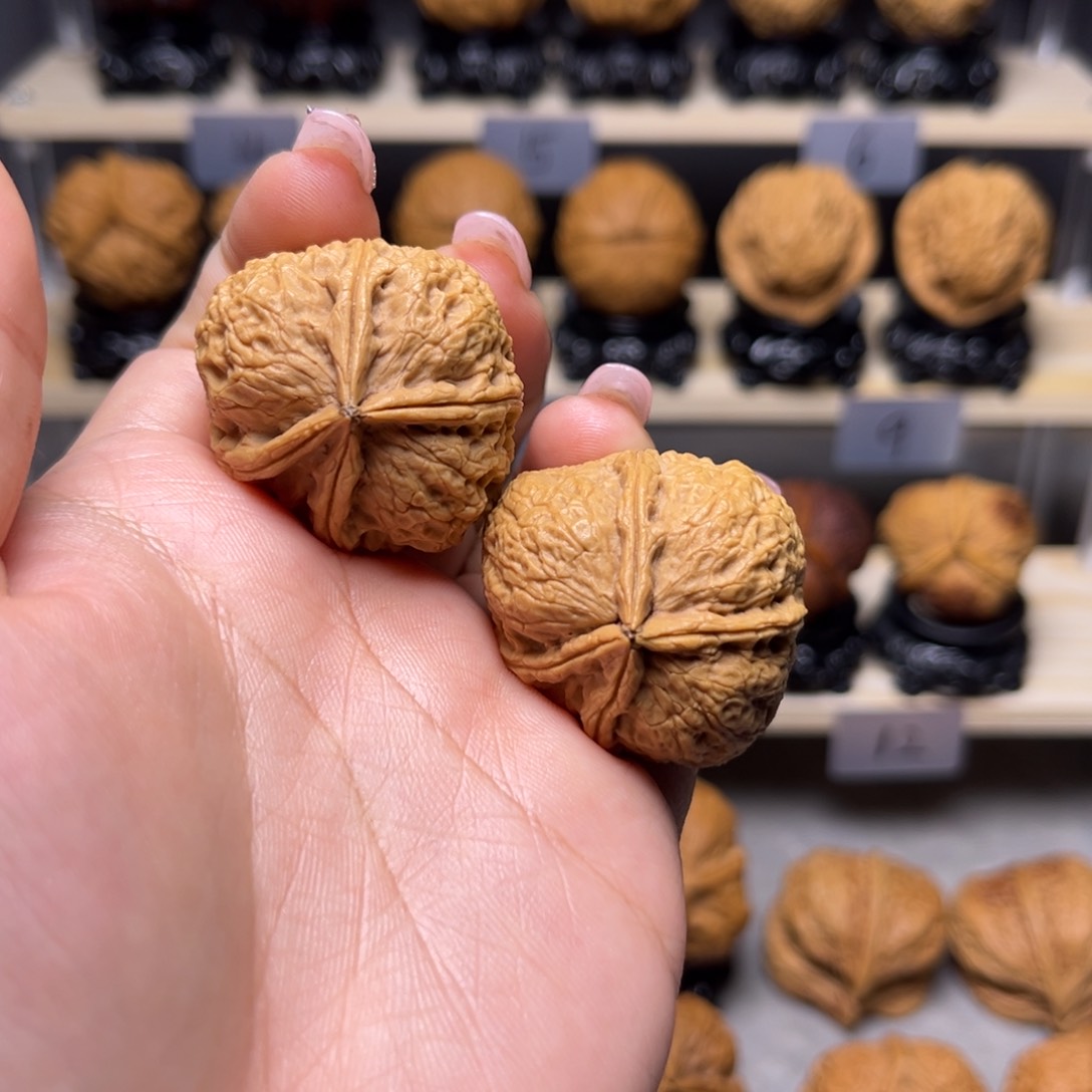 文玩核桃吊坠75四棱34