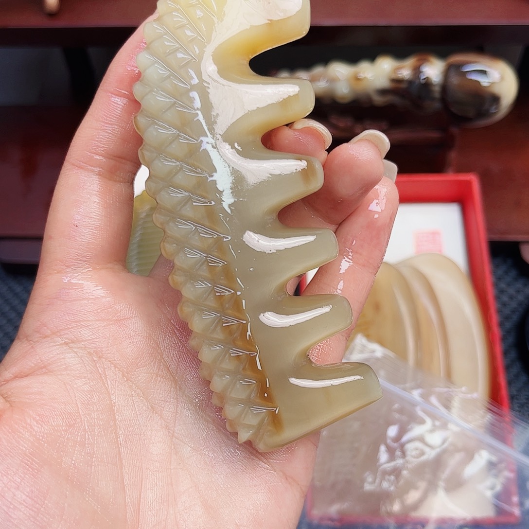 纯手工制作纯牛角梳子