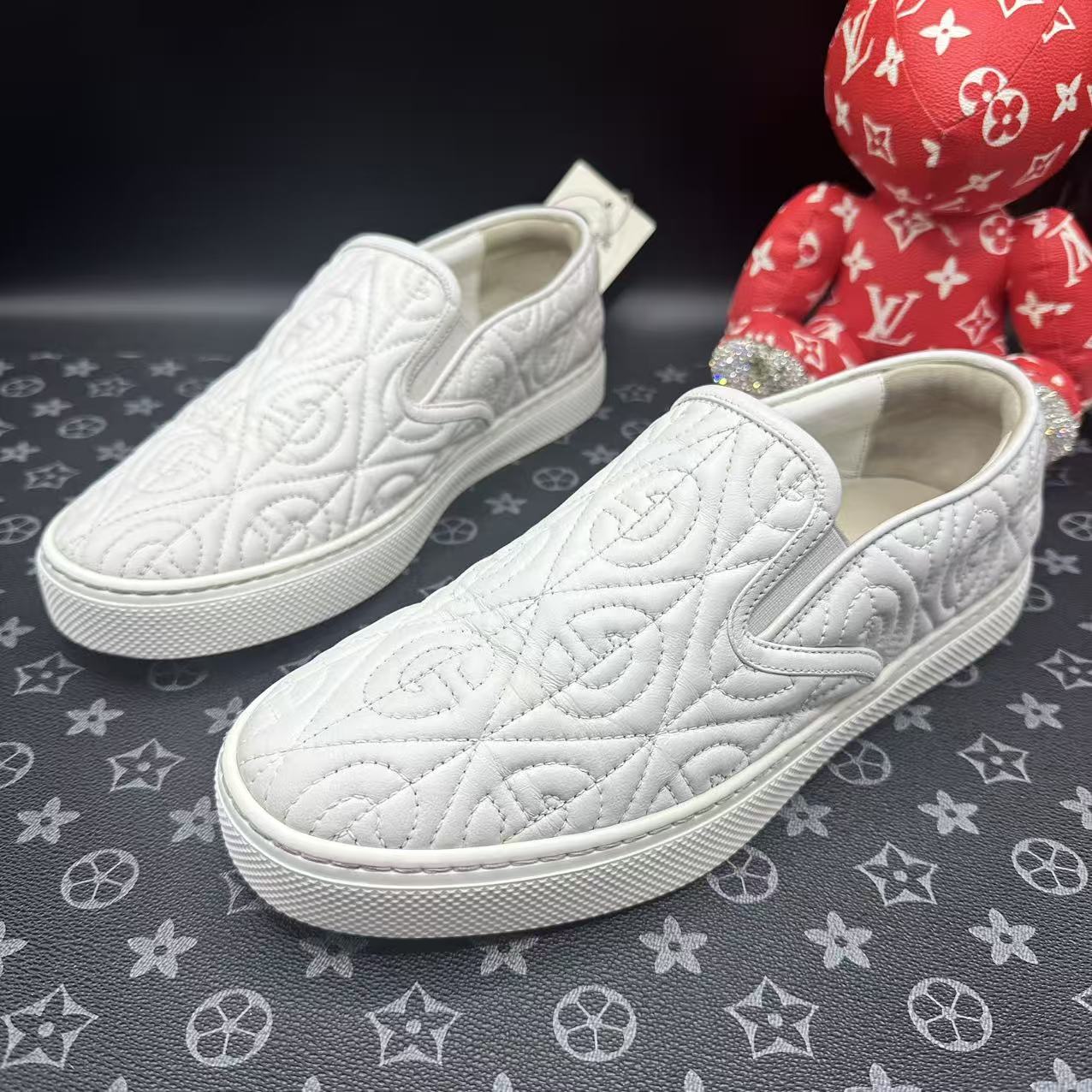 95新 GUCCI/古驰 白色压印老花休闲时尚舒适百搭一脚蹬40码lz558