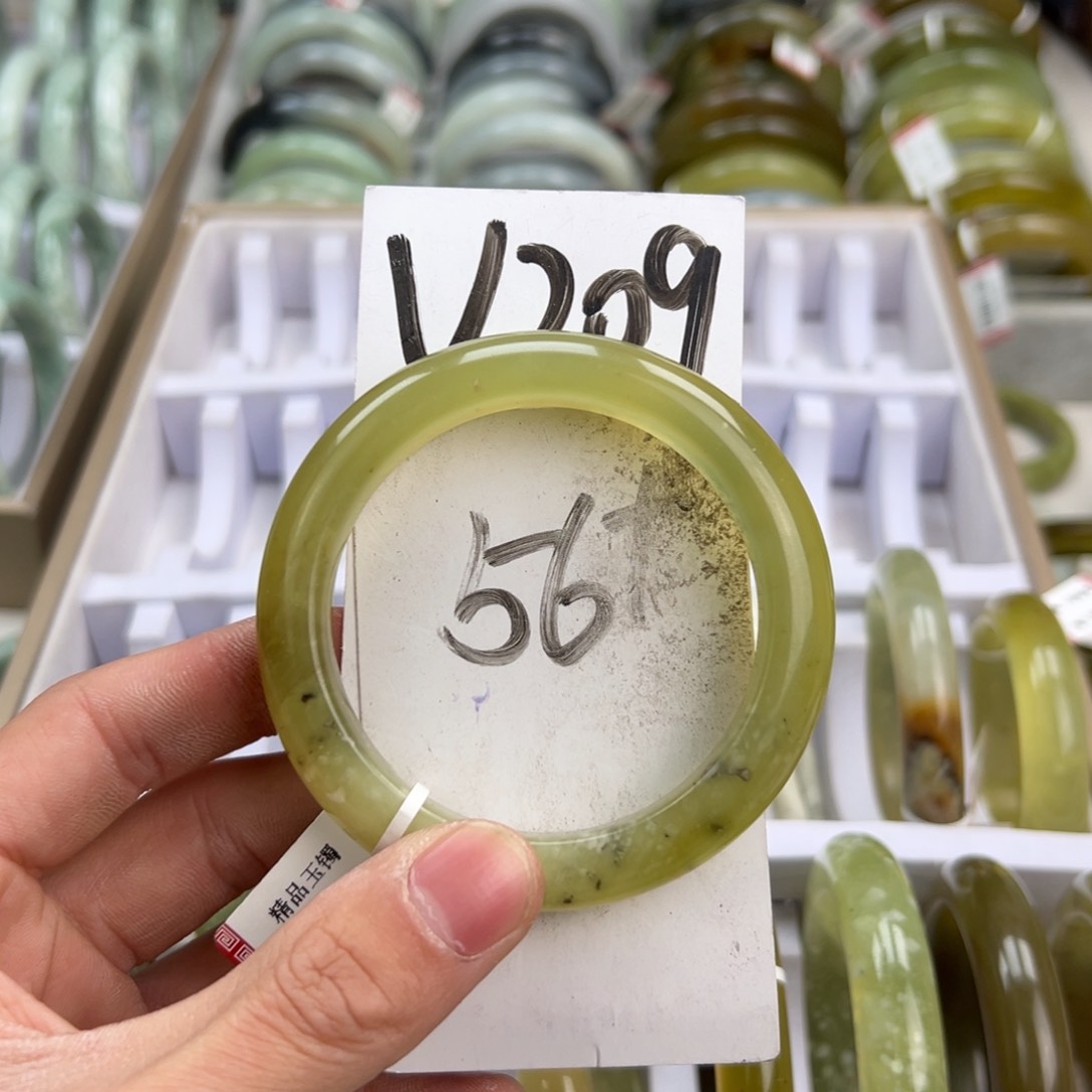 岫玉手镯未镶嵌天然岫玉