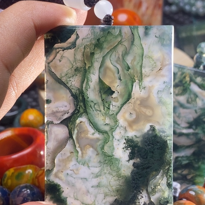 李***伟玛瑙/玉髓未镶嵌颈饰