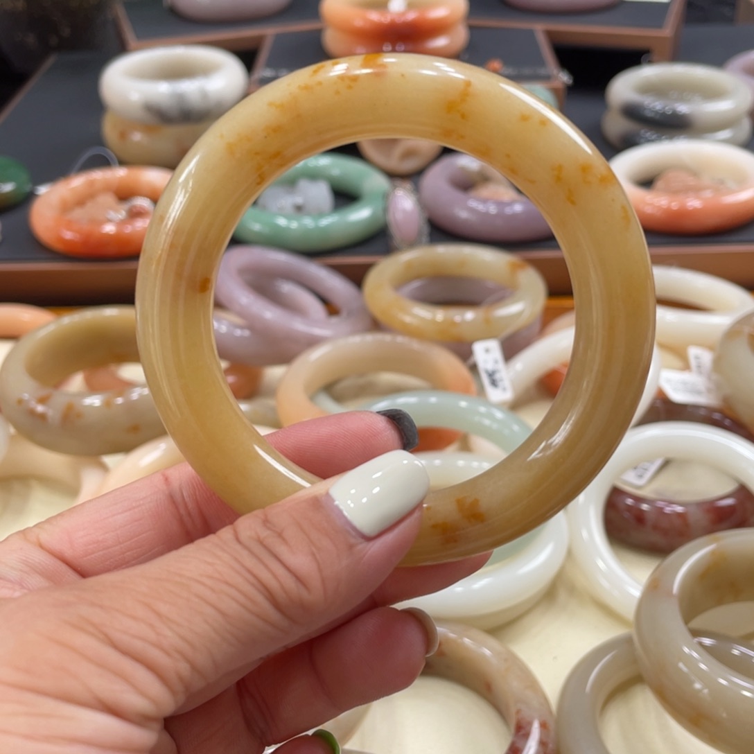 石英岩玉手镯未镶嵌?***?