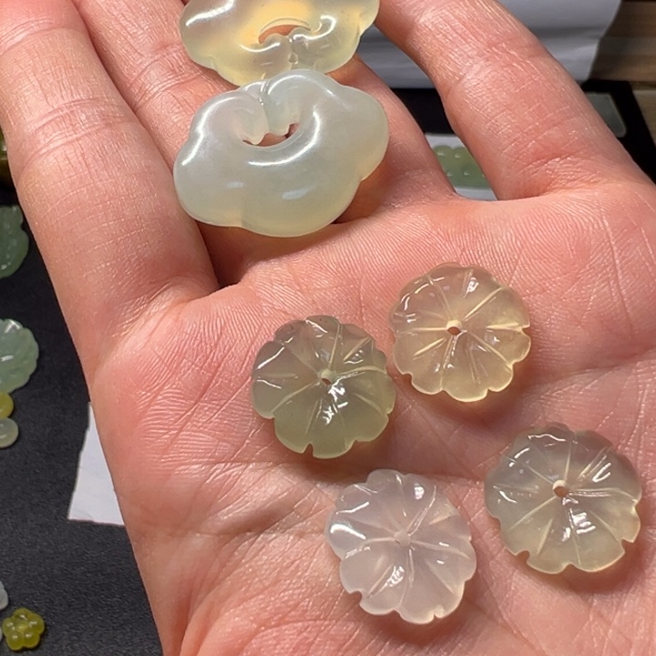 小***袄岫玉未镶嵌吊坠(不含链)