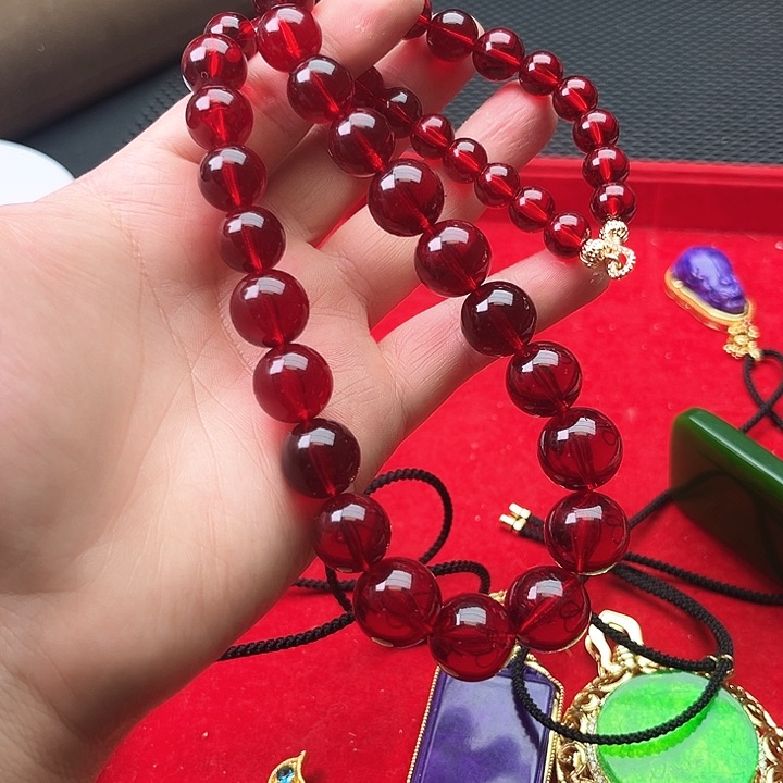 翡翠颈饰未镶嵌嗷嗷