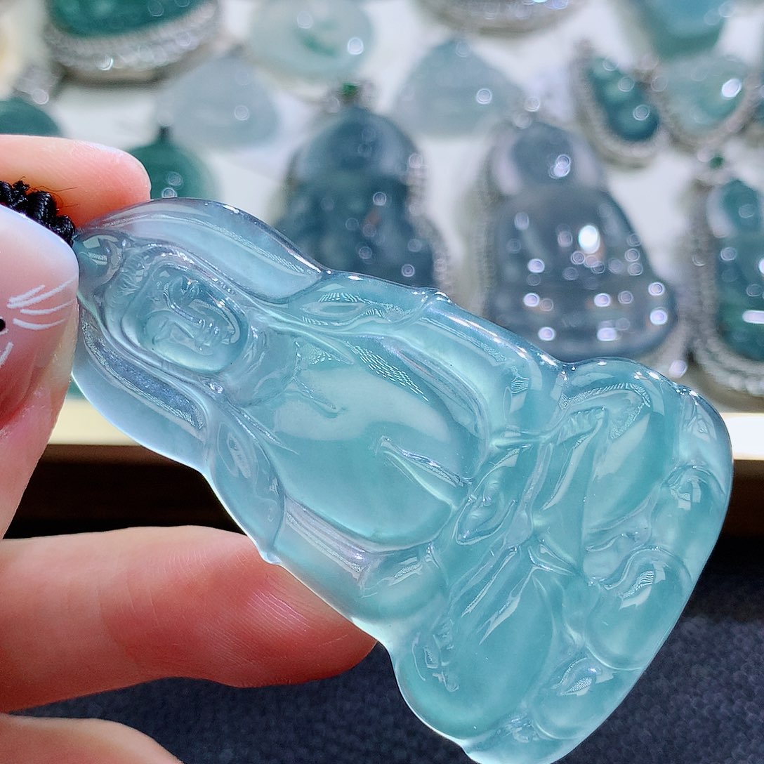 翡翠挂件未镶嵌翡翠