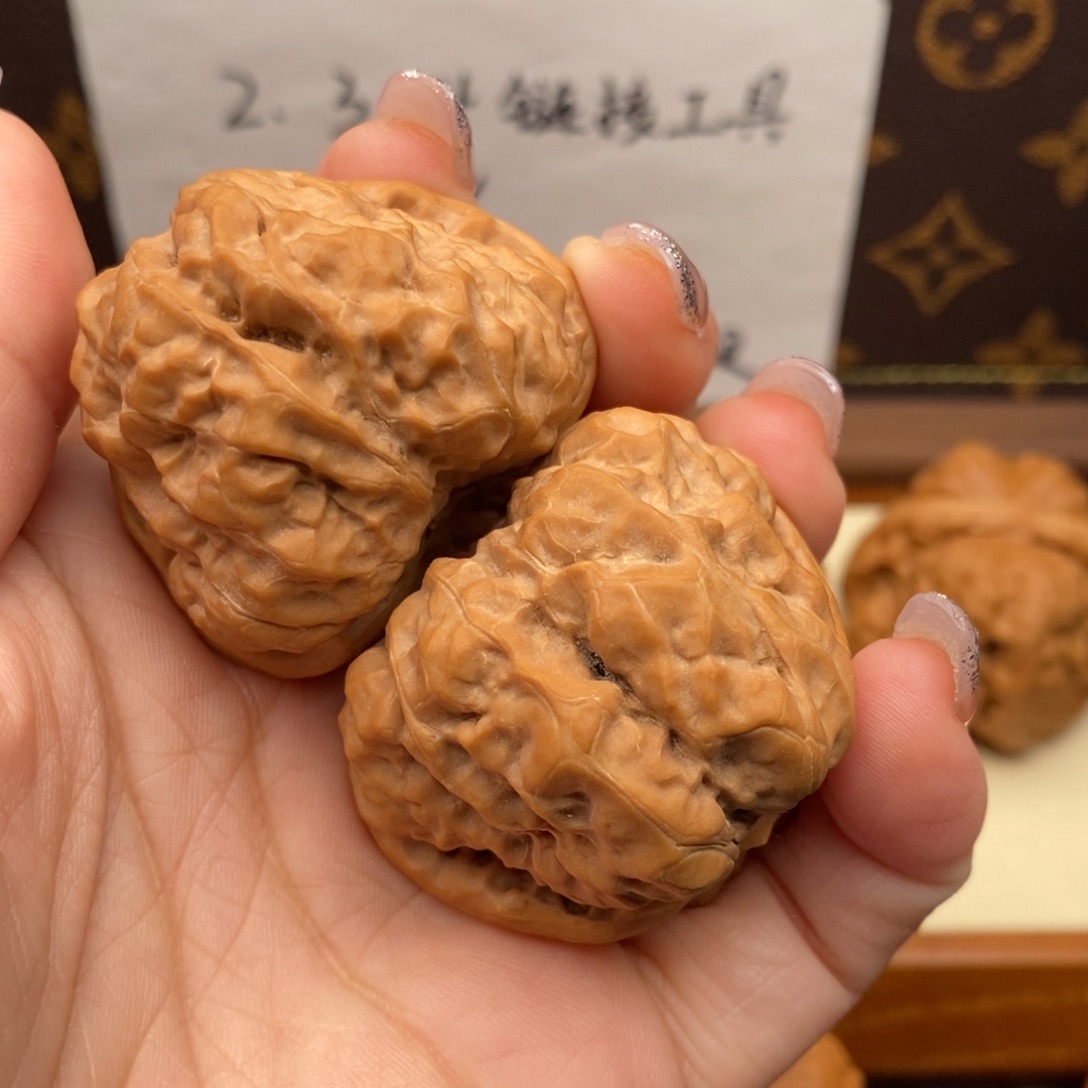 文玩核桃把件H****r边42左右