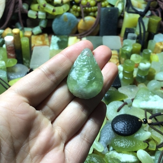 未镶嵌岫玉吊坠岫