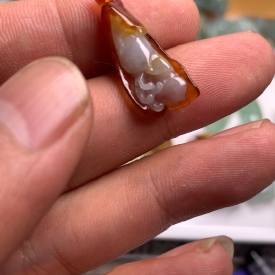 翡翠颈饰未镶嵌?****翡翠