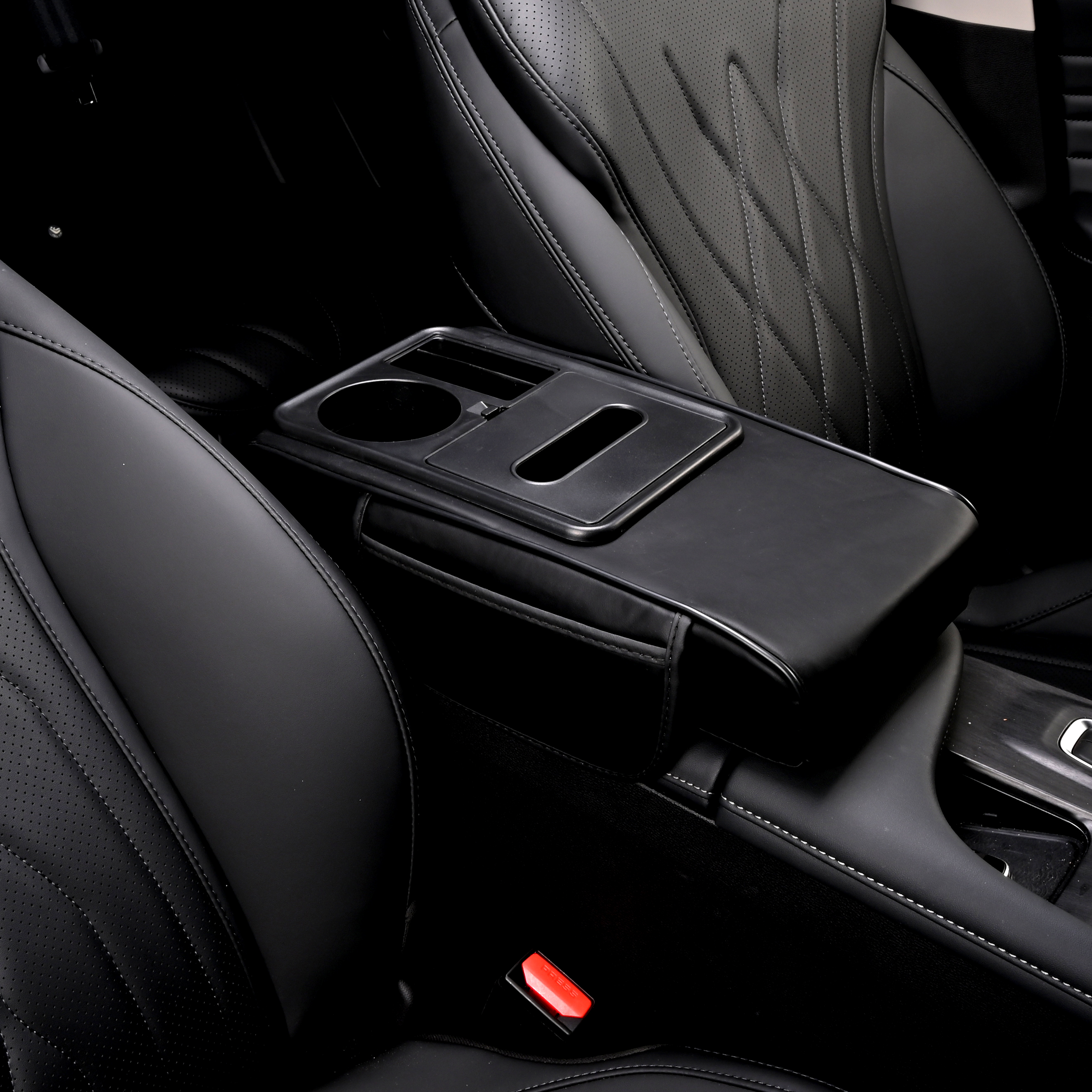 四合一水杯架汽车扶手箱增高垫多功能车载纸巾盒通用型手机支架