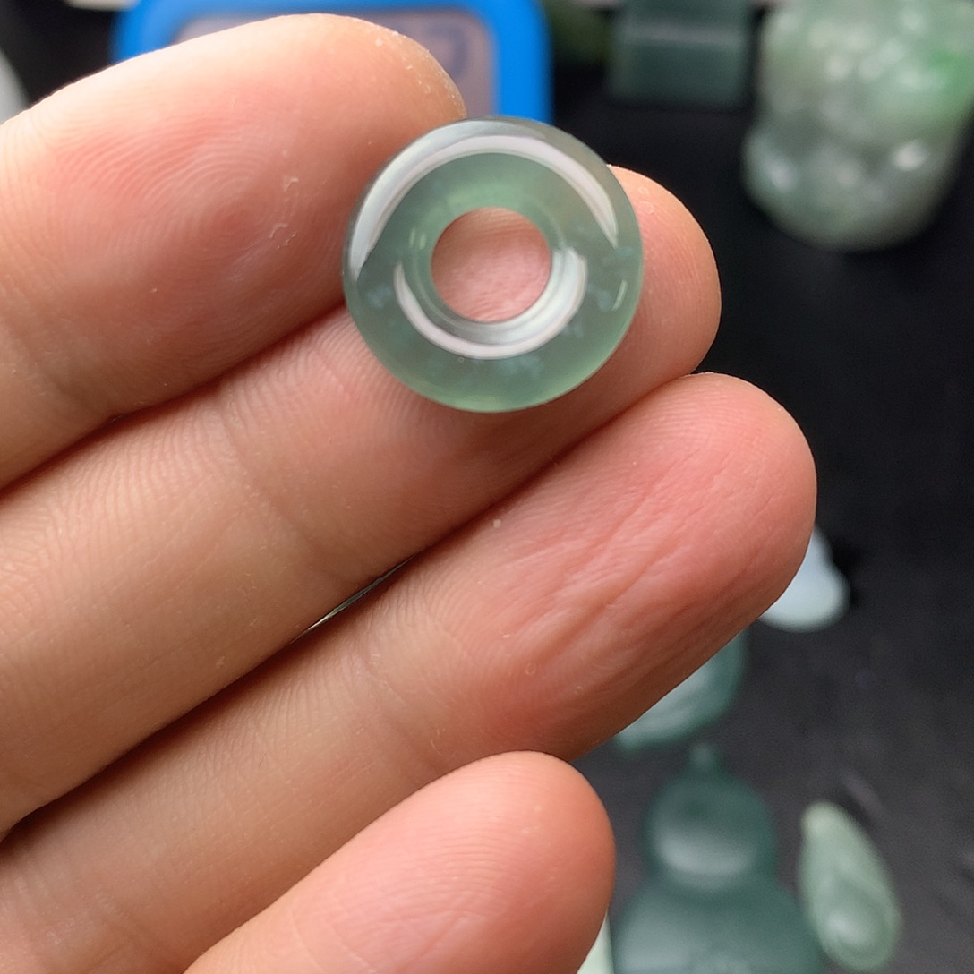 翡翠未镶嵌颈饰翡翠首饰和翡翠珠宝