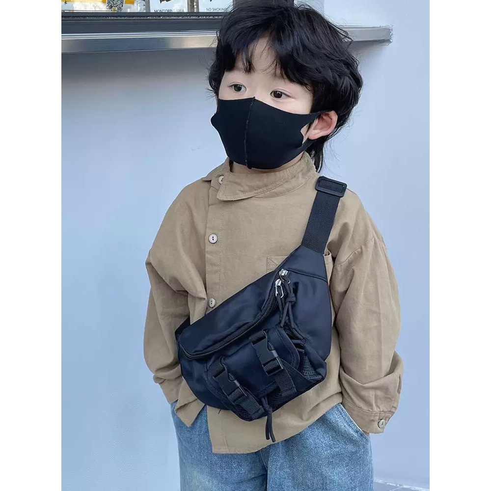 新款可爱小孩斜挎包潮酷男童帅气胸包韩版ins新款儿童单肩包迷你