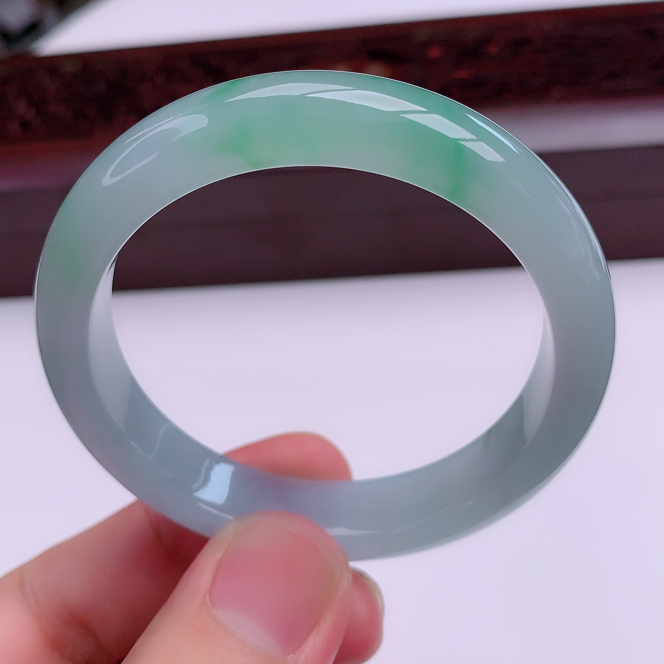 缅甸天然翡翠A货阳绿手镯女款绿色贵妃镯飘绿浅绿测量冰透精美