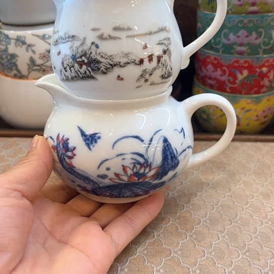 现代陶瓷公杯微瑕2个