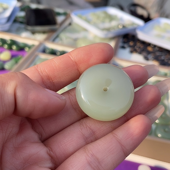 和田玉未镶嵌颈饰盼盼