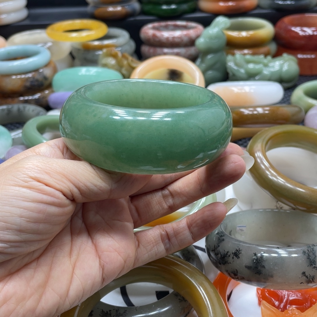 胖***嘟石英岩玉未镶嵌手镯