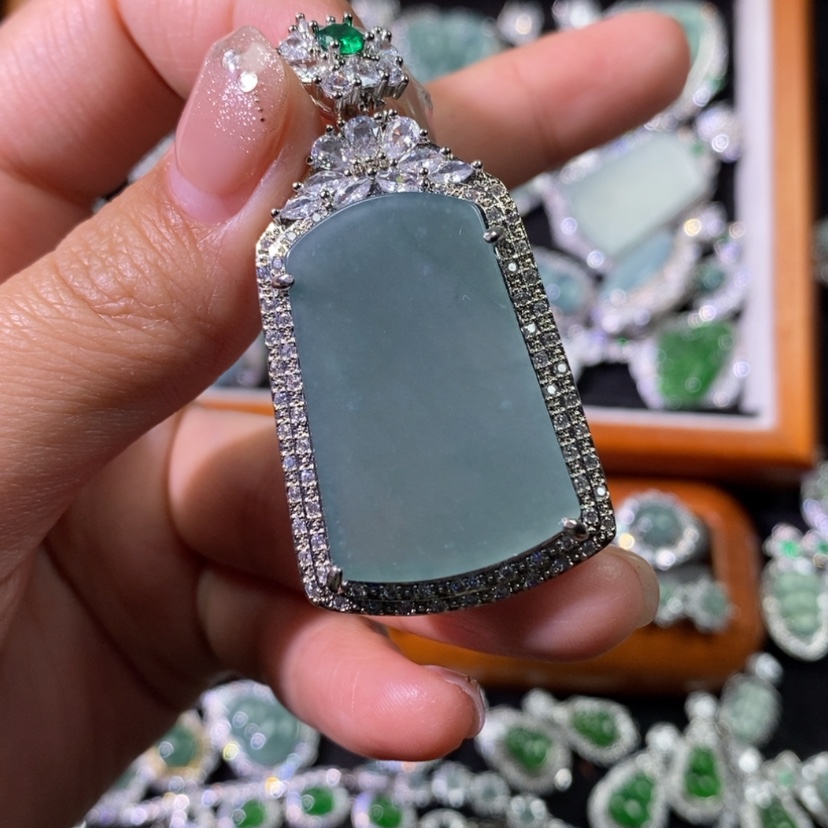 【闪购商品】翡翠颈饰未镶嵌天然