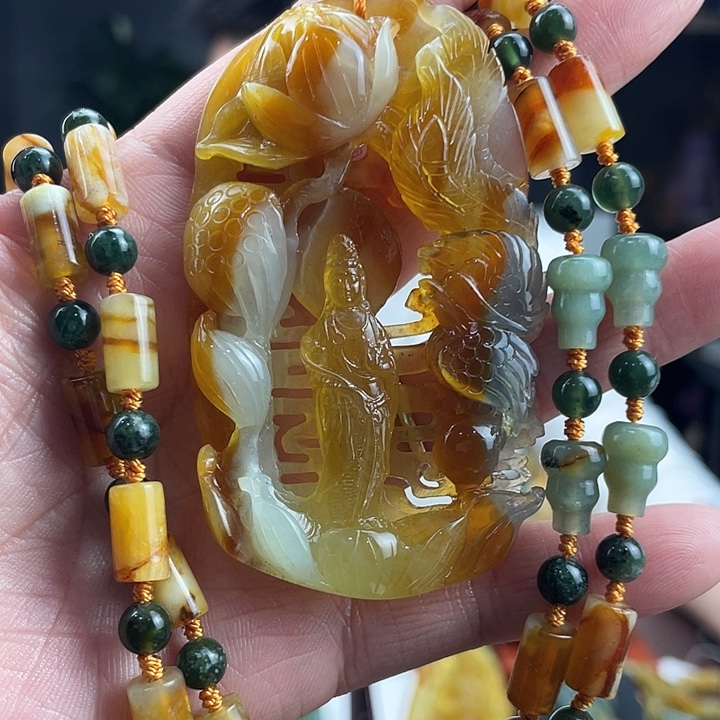 蛇纹石玉未镶嵌颈饰