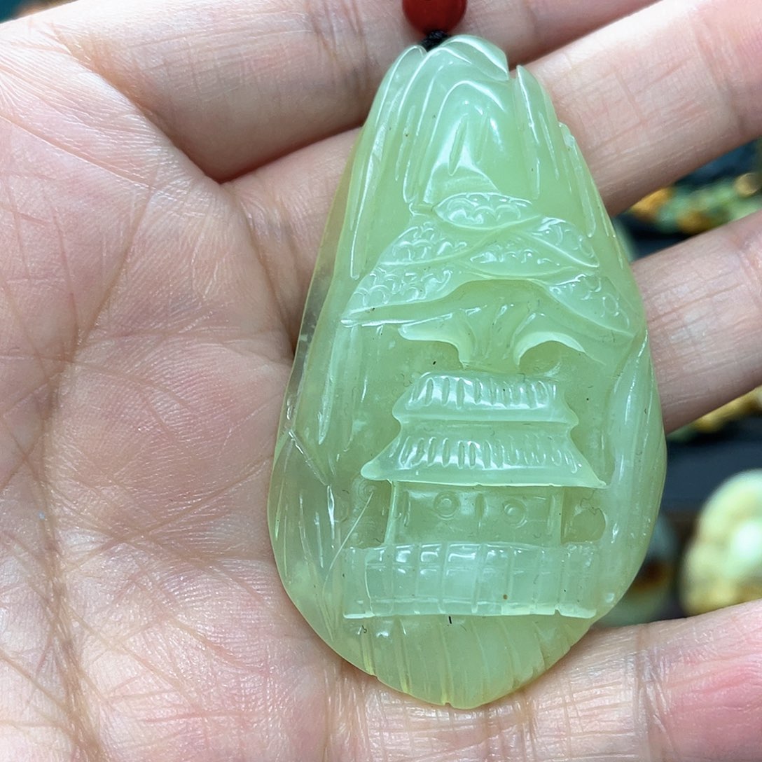 蛇纹石玉颈饰未镶嵌