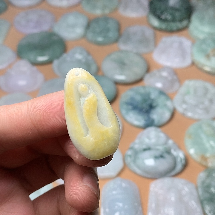 翡翠未镶嵌颈饰悟道