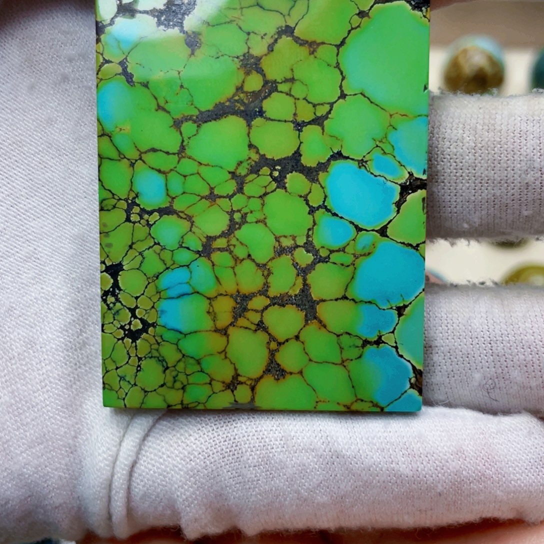 绿松石未镶嵌饰品