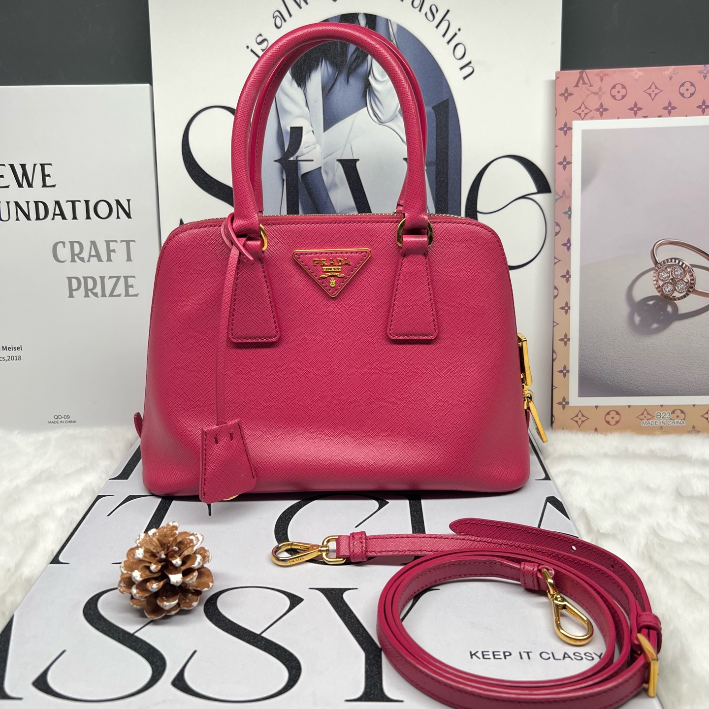 99新 Prada/普拉达 普拉达粉色贝壳手提斜挎包 80687