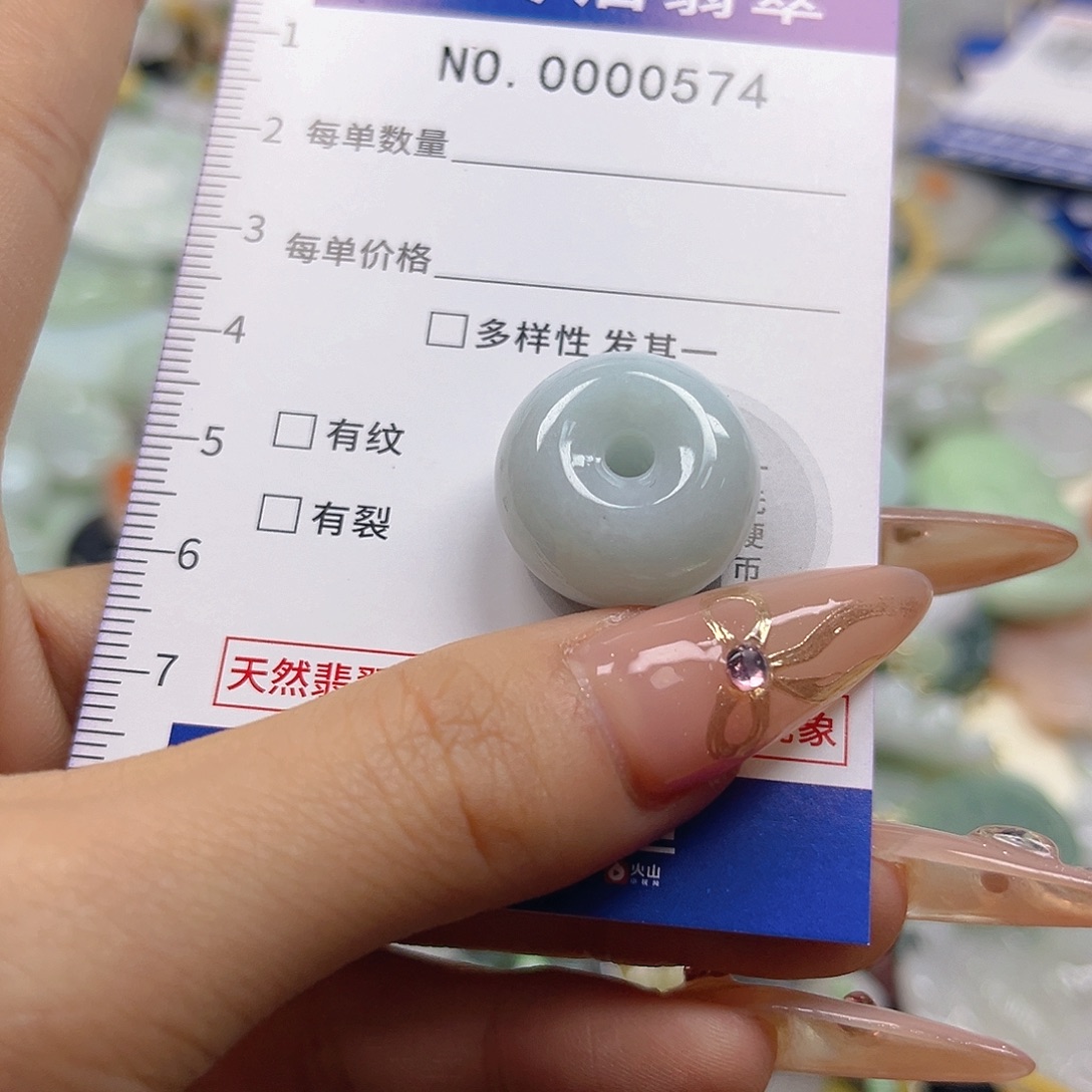 翡翠未镶嵌颈饰hhh