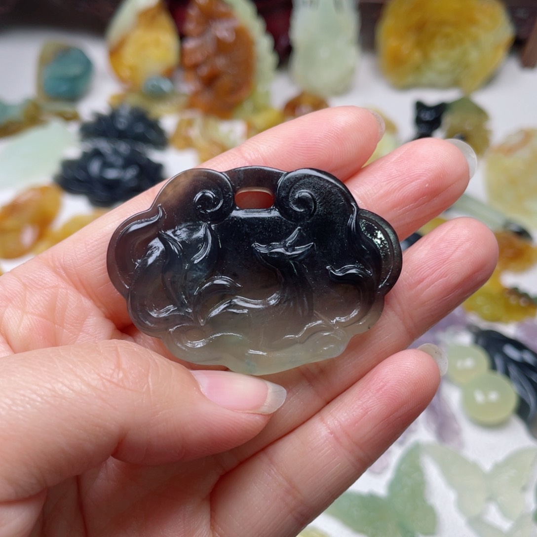 蛇纹石玉颈饰未镶嵌