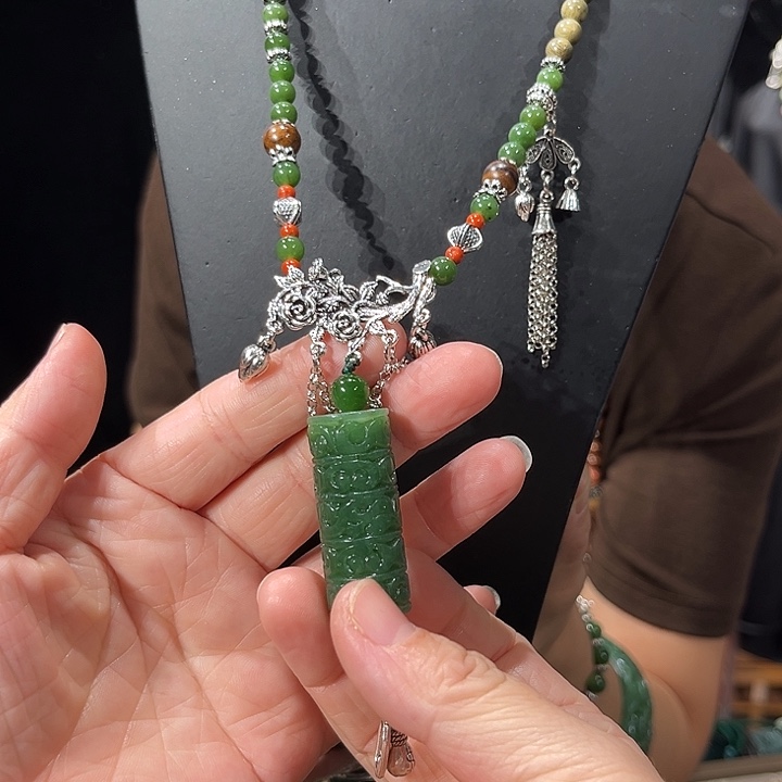 颈饰未镶嵌和田玉