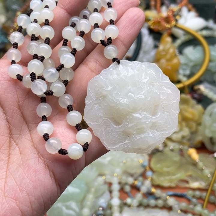 蛇纹石玉吊坠合金