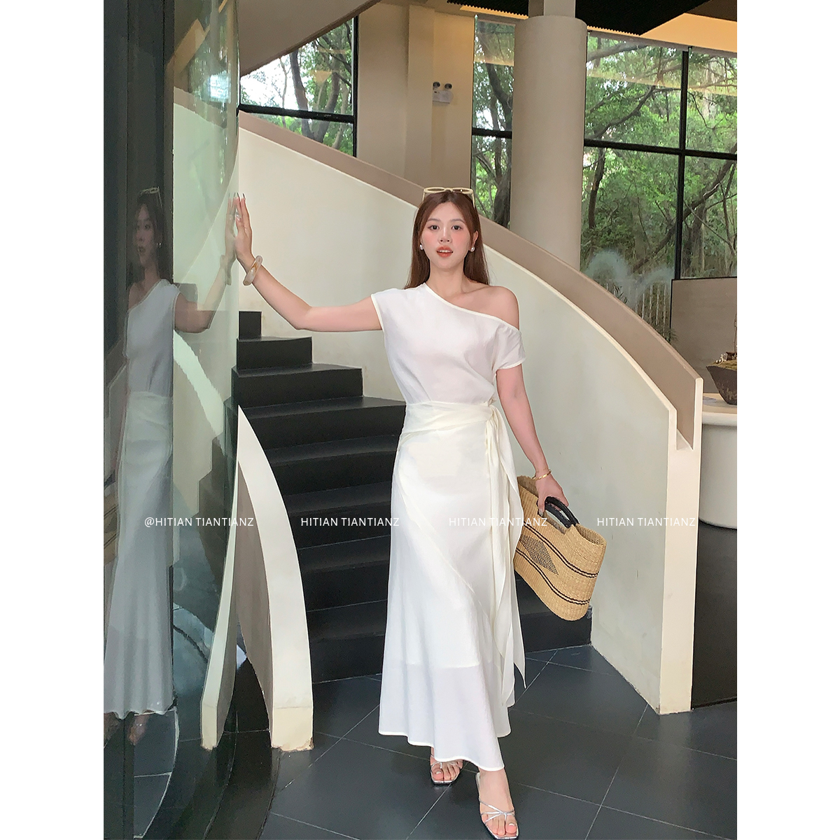 Hitian | 恬恬郑 “清冷佳人”温柔气质麻感斜肩上衣+绑带A摆半裙