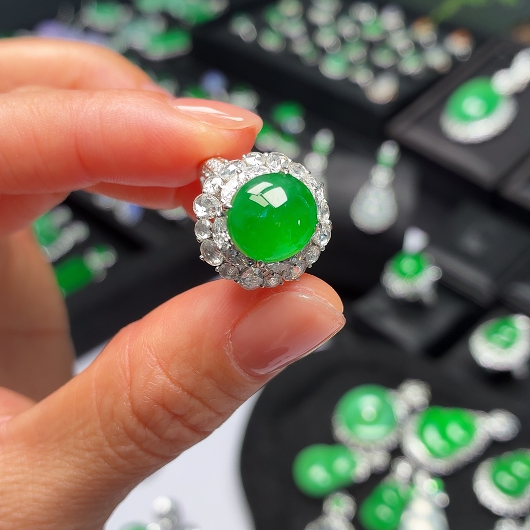 翡翠18K金镶嵌戒指