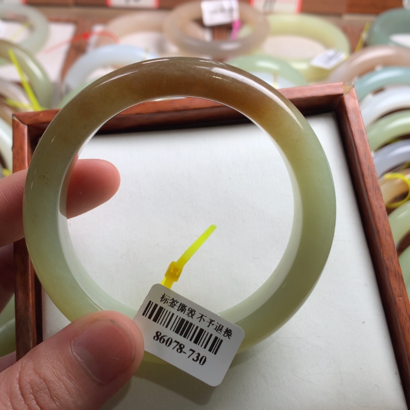 【闪购商品】和田玉手镯未镶嵌56