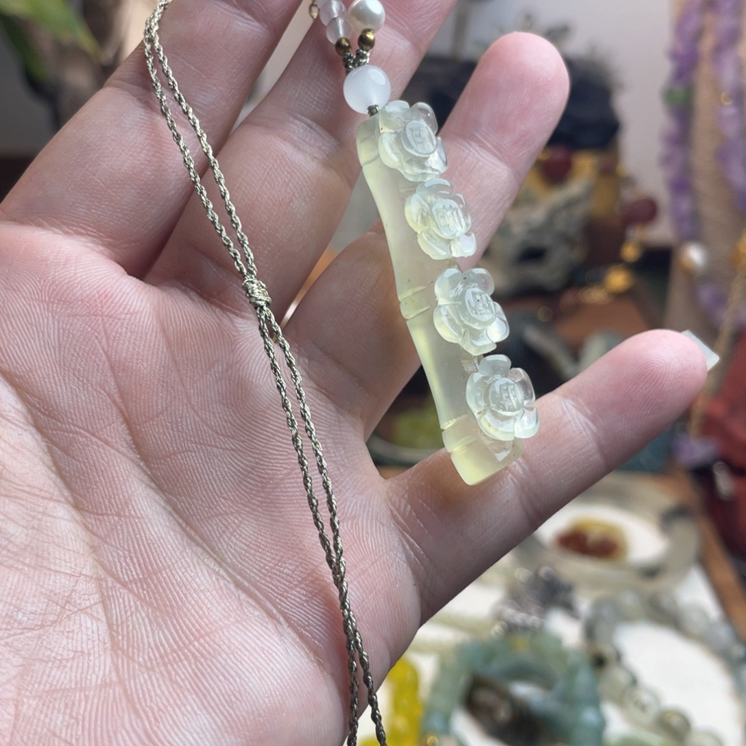 未镶嵌蛇纹石玉吊坠