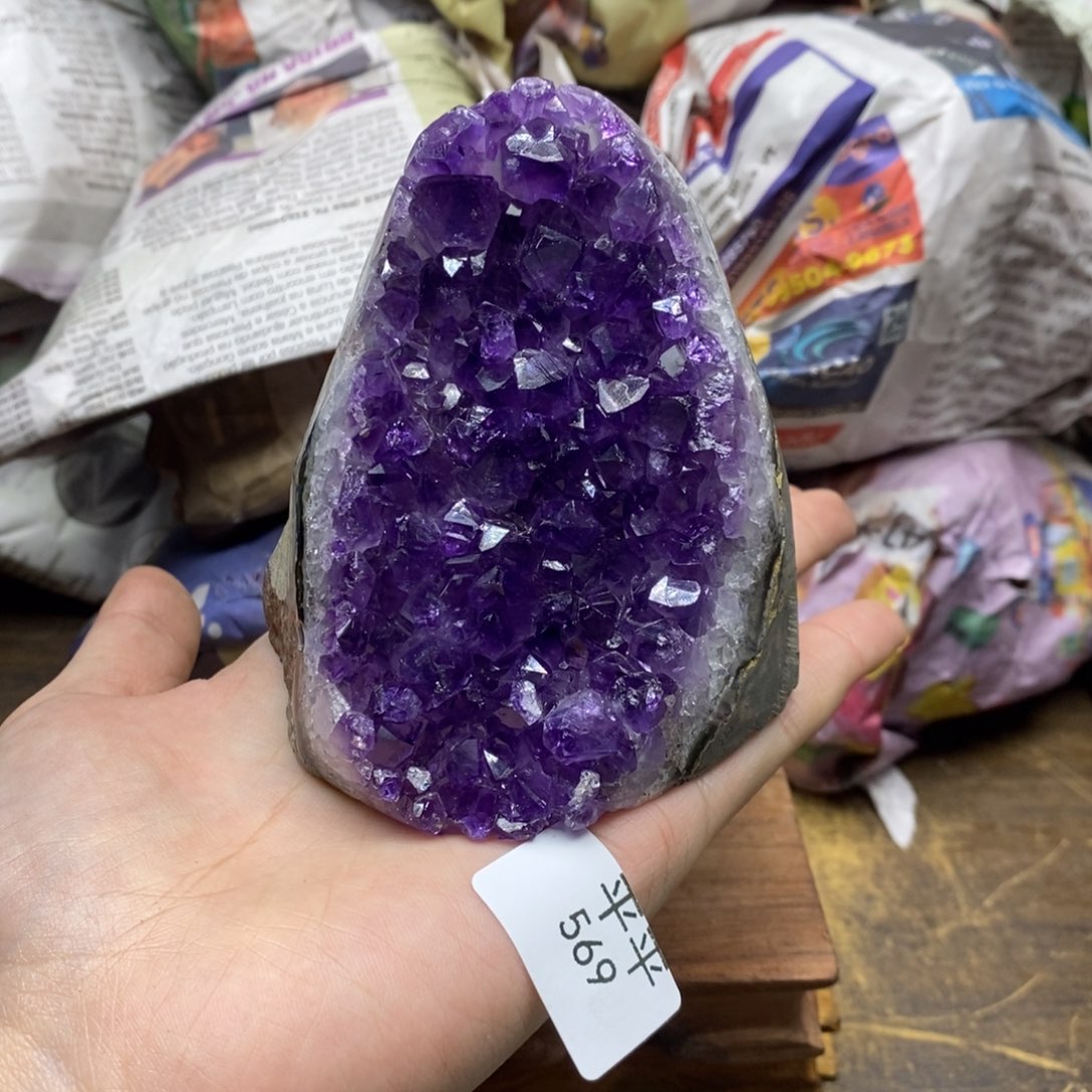 紫晶乌拉圭未镶嵌