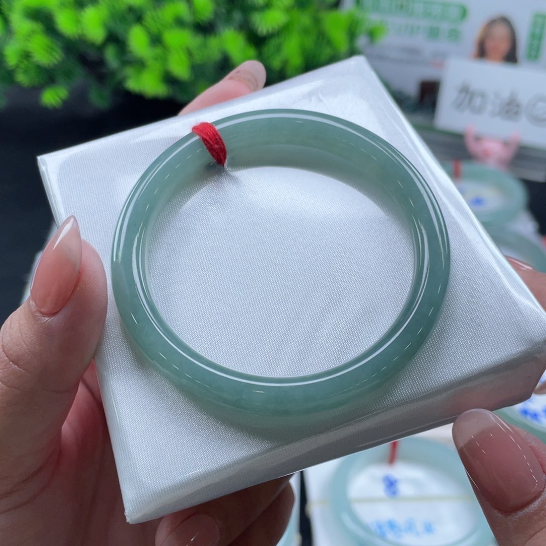 翡翠手镯未镶嵌宝石绿53