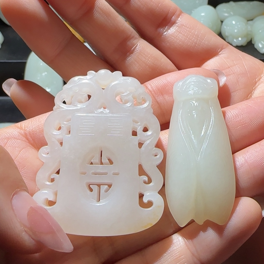 认***好和田玉未镶嵌颈饰