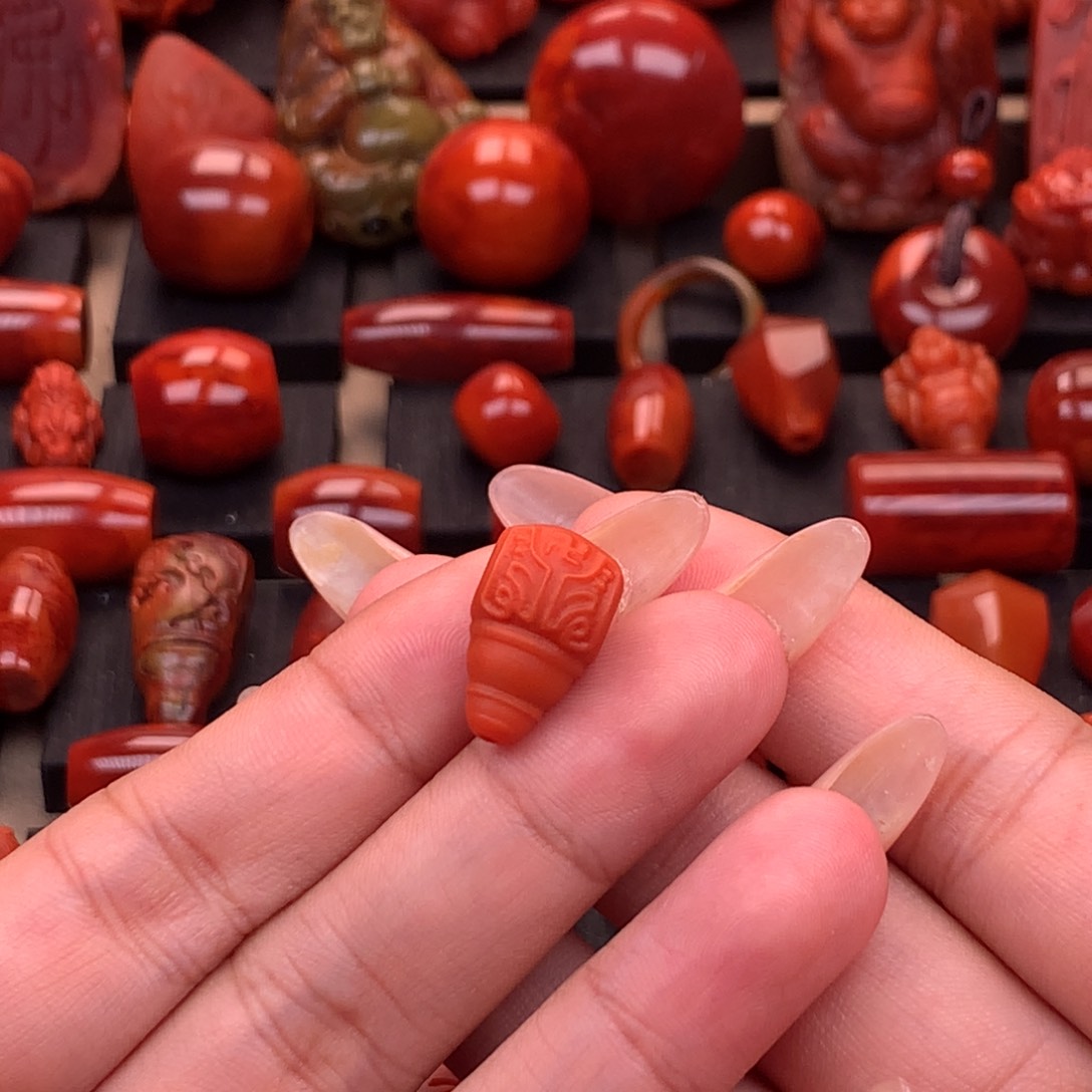 南红玛瑙南红川料回纹三通10.2mm未镶嵌