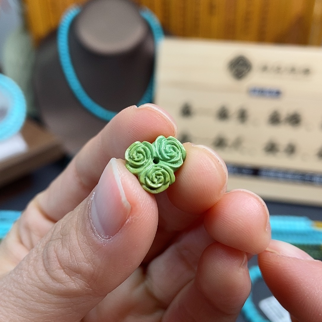 绿松石配饰未镶嵌