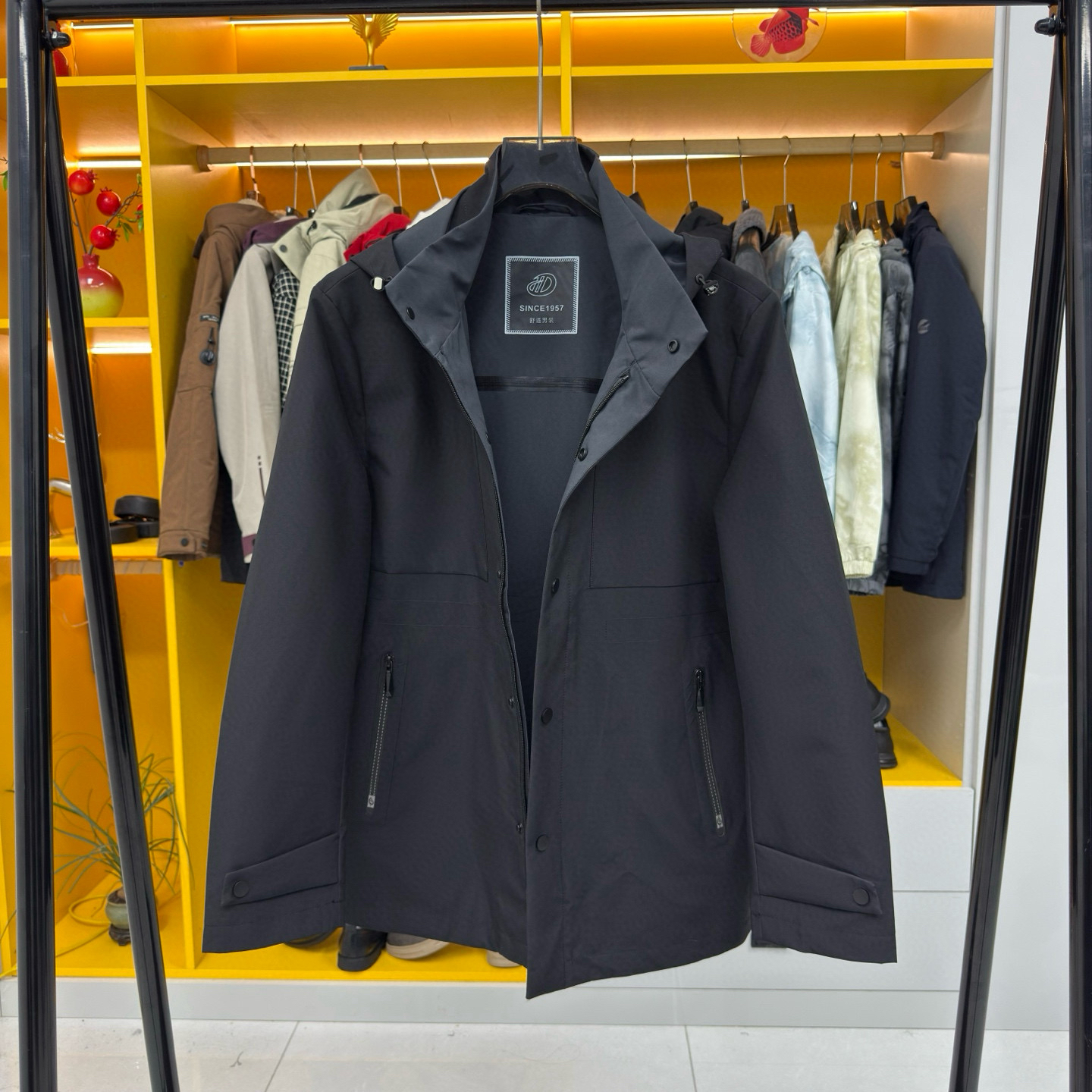 W872男士黑色防风外套秋季软壳面料可拆卸帽简约宽松款休闲商务风