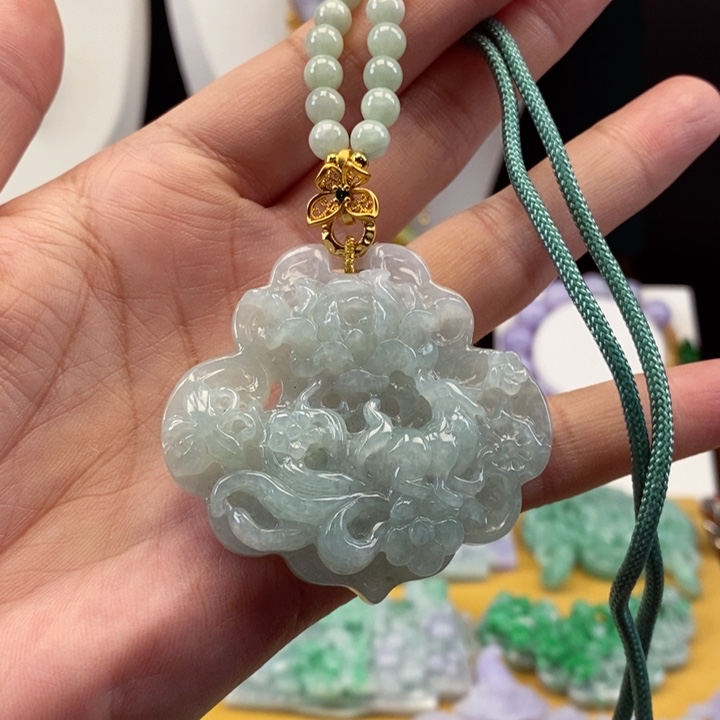 翡翠颈饰未镶嵌翡翠吊坠