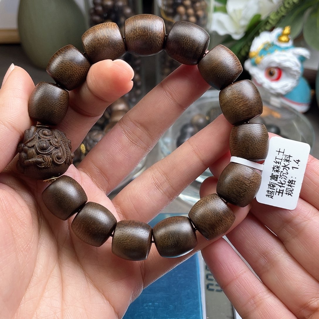 沉香手串富森红土老料